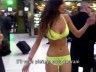 3 mannequins traversent la gare de Lyon en sous-vêtements