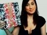 Elle peint des tableaux avec ses seins