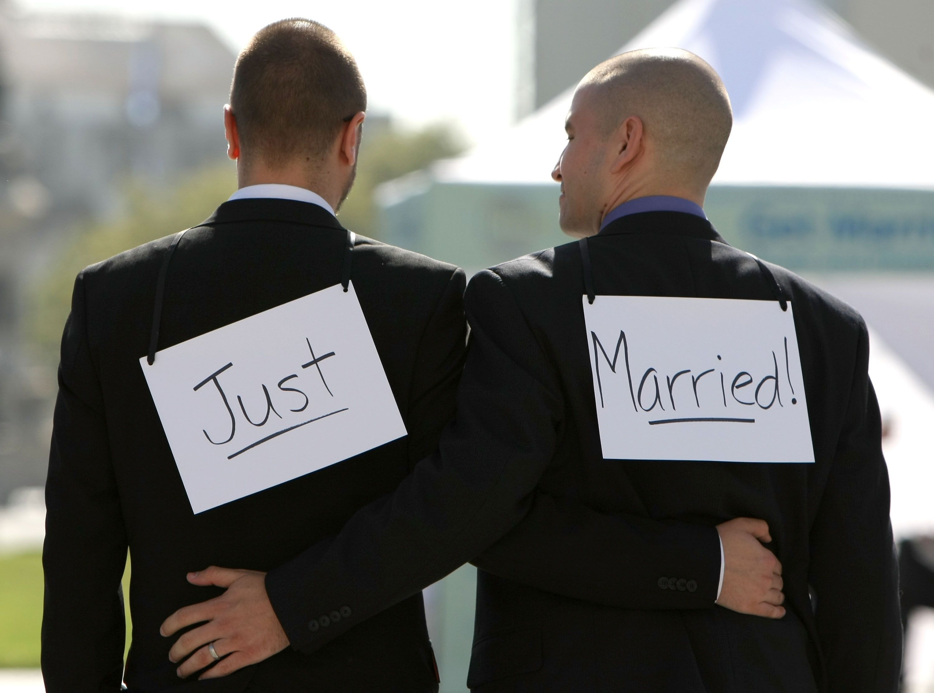 GAY MARRIAGE BECOMES LEGAL IN CALIFORNIA