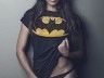 Des mannequins avec des T-Shirts sexy de Super-héros
