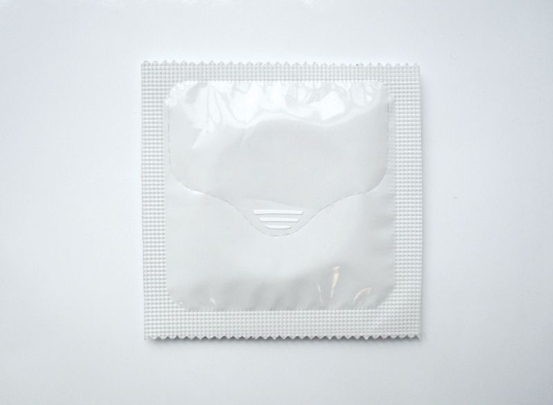 Un préservatif qui s'ouvre d'une seule main