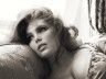 Candice Huffine : un mannequin de 90 kilos dans le Calendrier Pirelli 2015