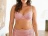 Candice Huffine : un mannequin de 90 kilos dans le Calendrier Pirelli 2015