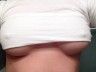 Underboob : les selfies de seins envahissent Twitter