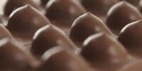 Vous allez pouvoir lécher des tablettes de chocolat en forme de seins