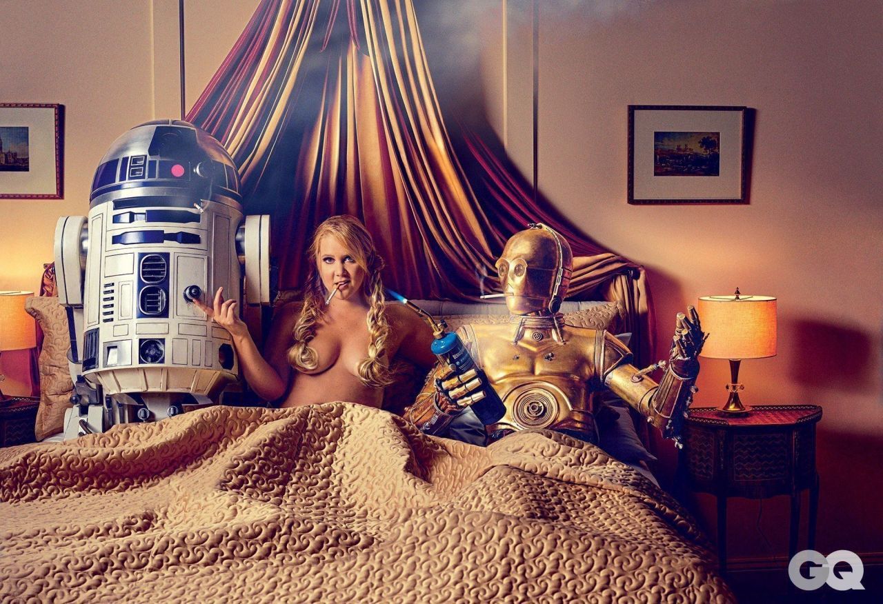 La princesse Leia fume une cigarette après l'amour avec R2-D2 et C-3PO